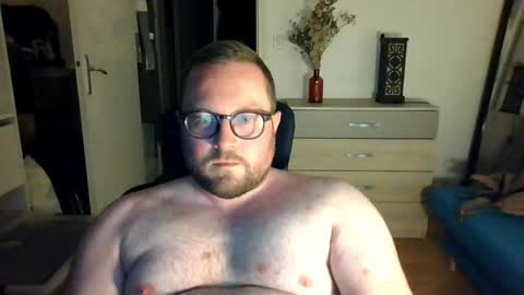 jeuneloup92 online show from April 2026 09:02:02 PM