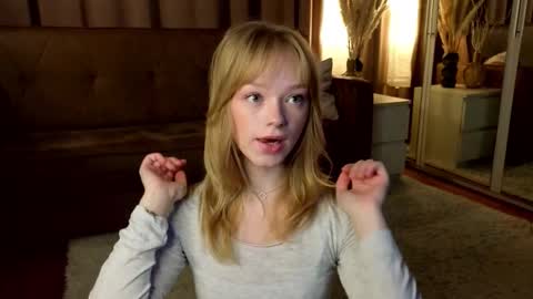 Gwen online show from December 2025 07:15:02 AM