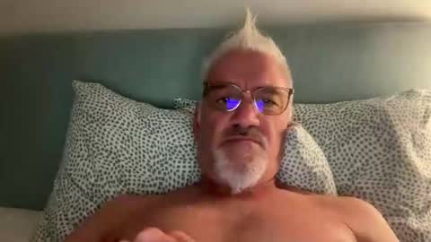 Snapshot of jewlronny chatting on October 2025 06:19:02 PM jewlronny online show from October 2025 06:19:02 PM