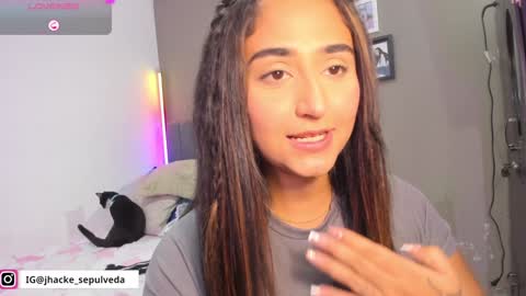 jhackelin  My independent account online show from January 2025 08:00:01 AM