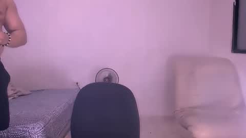 En moreno online show from December 2025 05:13:01 AM