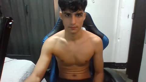 Snapshot of jhon_2000s chatting on December 2024 01:51:01 PM jhon online show from December 2024 01:51:01 PM