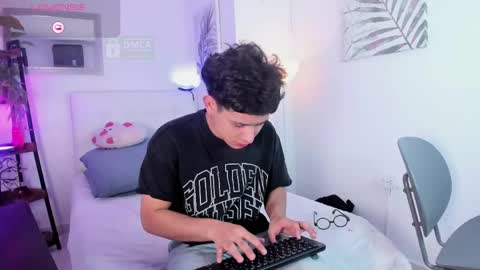 JHONNATHAN online show from April 2026 11:05:02 AM