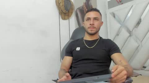 jhonny online show from February 2025 03:57:02 AM