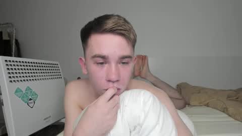 Snapshot of jimyti_bad_boy chatting on February 2025 06:07:02 AM jimyti_bad_boy online show from February 2025 06:07:02 AM