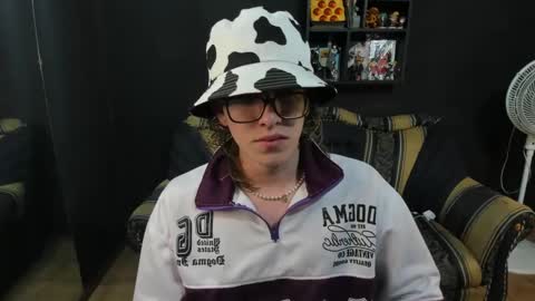 Snapshot of jinnbook chatting on January 2025 06:47:01 AM JinnBook online show from January 2025 06:47:01 AM