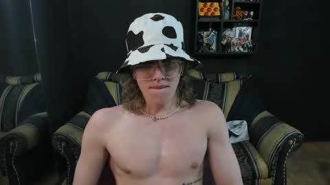 Snapshot of jinnbook chatting on February 2025 06:17:01 PM JinnBook online show from February 2025 06:17:01 PM