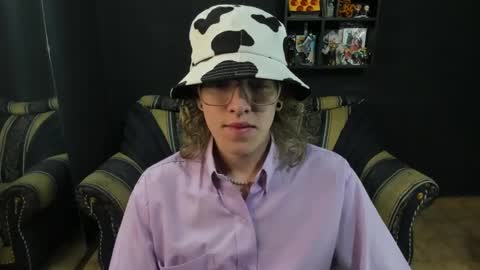 Snapshot of jinnbook chatting on February 2025 08:00:02 AM JinnBook online show from February 2025 08:00:02 AM