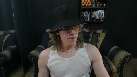 Snapshot of jinnbook chatting on February 2025 04:28:02 AM JinnBook online show from February 2025 04:28:02 AM