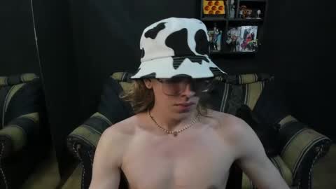 Snapshot of jinnbook chatting on February 2025 05:53:01 AM JinnBook online show from February 2025 05:53:01 AM