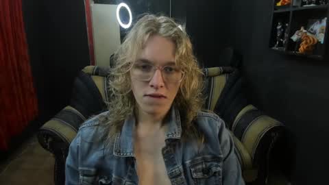 Snapshot of jinnbook chatting on October 2025 04:54:01 AM JinnBook online show from October 2025 04:54:01 AM