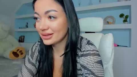 Juliee online show from November 2025 05:19:01 PM