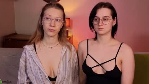 Hey Guys We are Julia ginger  Tina brunette online show from January 2025 04:25:01 PM