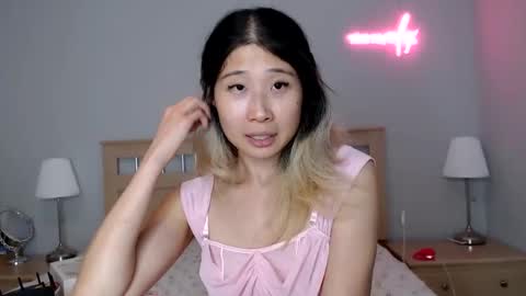 Snapshot of jiwooe chatting on October 2025 08:03:01 AM Jiwoo online show from October 2025 08:03:01 AM