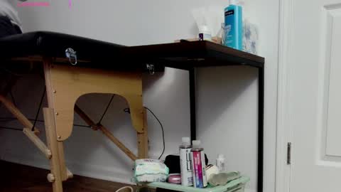 Nicole  Allen online show from April 2026 11:57:01 PM