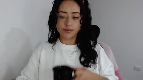 Snapshot of jjulietha95 chatting on January 2025 08:32:02 AM Julieta online show from January 2025 08:32:02 AM