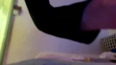 Snapshot of jlarks1 chatting on April 2026 10:48:01 PM jlarks1 online show from April 2026 10:48:01 PM