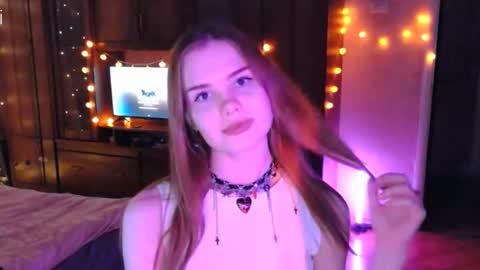 Kira online show from October 2025 03:23:02 PM