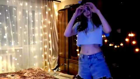 Kira online show from November 2025 03:24:02 PM