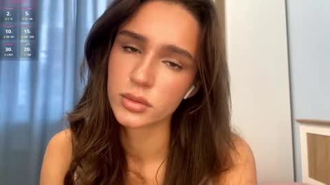 Nicole online show from September 2025 05:23:01 AM