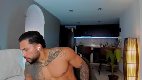 joe_esthetic online show from February 2025 10:39:02 PM