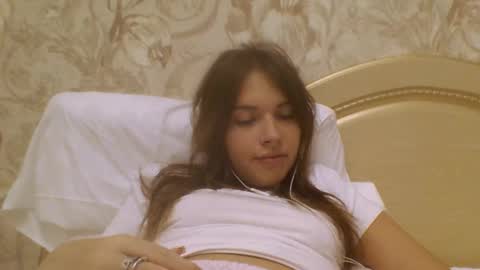 Jennifer online show from September 2025 11:30:01 PM