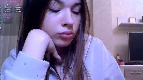 Jennifer online show from March 2026 06:19:02 PM