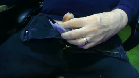 joeyballs123 online show from December 2025 04:47:02 PM