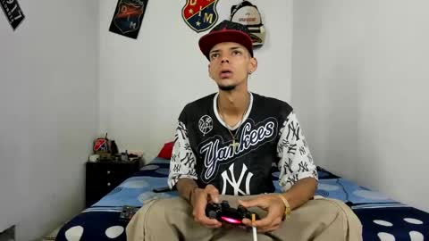 johan_and_antonella online show from January 2025 02:00:02 AM