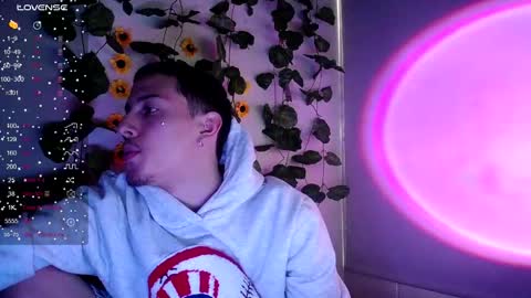 Snapshot of johan_parker222 chatting on September 2025 10:22:02 PM johan_parker222 online show from September 2025 10:22:02 PM