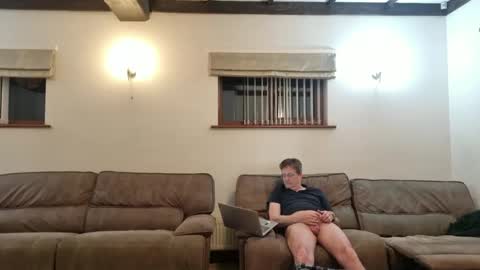 johnathan_stuart33 online show from April 2026 10:04:01 PM
