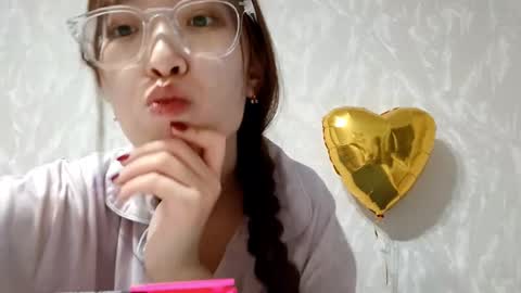 Snapshot of johnmerli chatting on December 2025 02:34:02 PM Molly online show from December 2025 02:34:02 PM