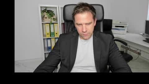 Snapshot of johnnydough82 chatting on December 2024 01:42:02 PM johnnydough82 online show from December 2024 01:42:02 PM