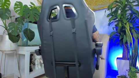 JOHNNY online show from April 2026 02:11:02 AM