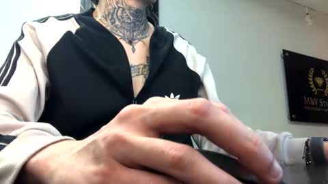 johnsonisaac94  online show from November 2025 07:01:01 AM