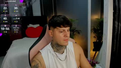 Snapshot of johny_multicum chatting on September 2025 01:28:02 AM Johny online show from September 2025 01:28:02 AM