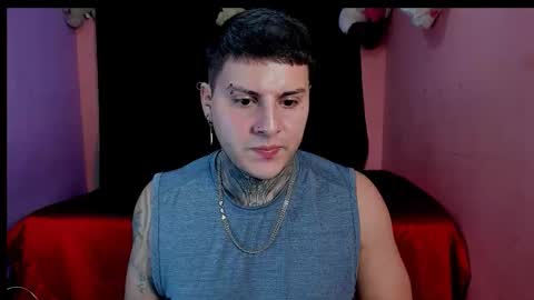 Snapshot of johny_multicum chatting on November 2025 04:34:02 AM Johny online show from November 2025 04:34:02 AM