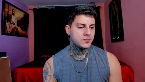 Snapshot of johny_multicum chatting on December 2025 01:24:01 AM Johny online show from December 2025 01:24:01 AM