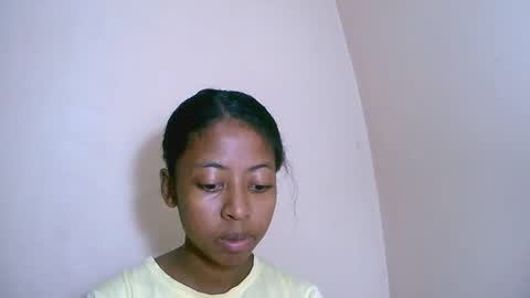 joliekah27 online show from November 2025 08:00:01 PM