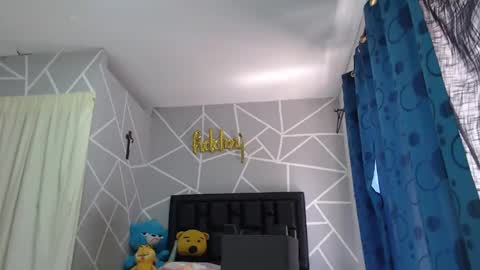 jonathancast08 online show from December 2024 05:29:02 PM