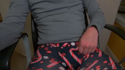 Snapshot of joneszy145 chatting on December 2024 04:31:02 AM WhteGuy online show from December 2024 04:31:02 AM