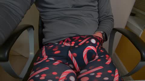 Snapshot of joneszy145 chatting on December 2024 03:43:01 AM WhteGuy online show from December 2024 03:43:01 AM