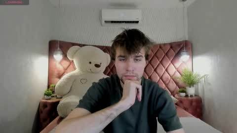 Snapshot of jonnahhell chatting on November 2025 01:03:01 PM Jonah online show from November 2025 01:03:01 PM