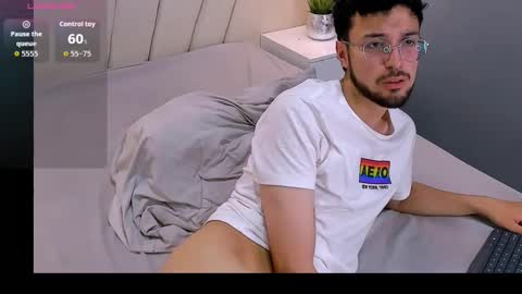 Snapshot of jonnygreey chatting on November 2025 08:23:02 PM JonnyGreey online show from November 2025 08:23:02 PM