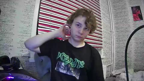 Snapshot of jonnymyloka chatting on December 2024 11:33:02 PM JONNY online show from December 2024 11:33:02 PM