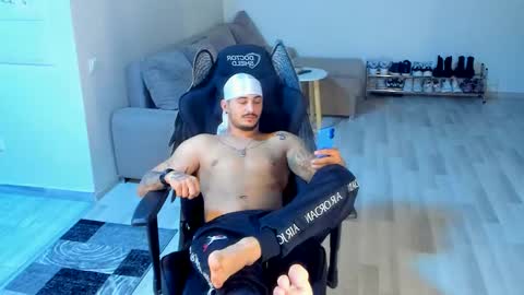 jonnyporn1 online show from October 2025 05:35:02 PM