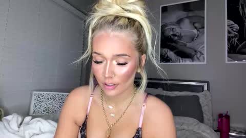 Snapshot of joselinehickss chatting on April 2026 06:03:02 AM joselinehickss online show from April 2026 06:03:02 AM