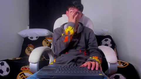 Snapshot of joshmiller_ chatting on December 2024 01:10:01 AM Josh online show from December 2024 01:10:01 AM