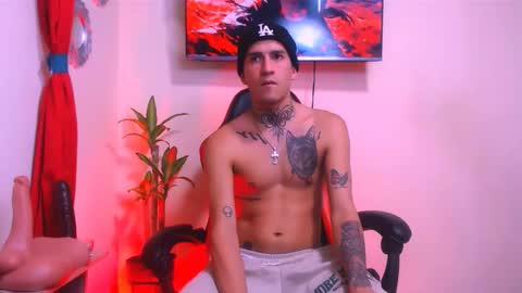 josue_linares online show from May 2026 07:03:01 AM