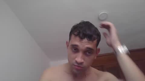 Snapshot of jovenvergonguapo09 chatting on November 2025 09:03:02 PM Van Helsing online show from November 2025 09:03:02 PM